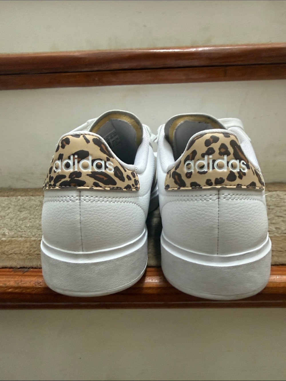 Adidas Grand Court 2.0
Cloud White Magic Beige Matte Gold (Women's)
Size 9 1/2 - Picture 7 of 10